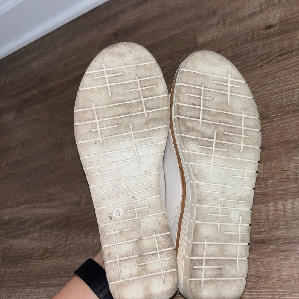 ADRIENNE VITTADINI
Provence Platform Slide Sandal In White - Picture 7 of 7